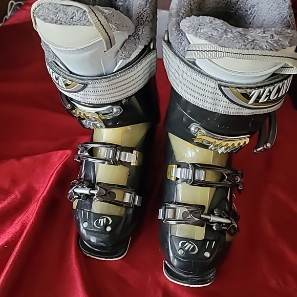 TECNICA Designed To PerformSKI BOOTS MEN SIZE 23.5 M+10 275mm GREAT CONDITION - Picture 7 of 9
